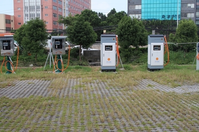 星怀天下 | 广州白云国际汽车城迎来便捷快充桩，赋能新能源车主